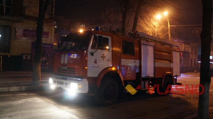 Безсонна ніч під СБУ: активісти готуються до пікету Вінницької ОДА (ФОТО) 