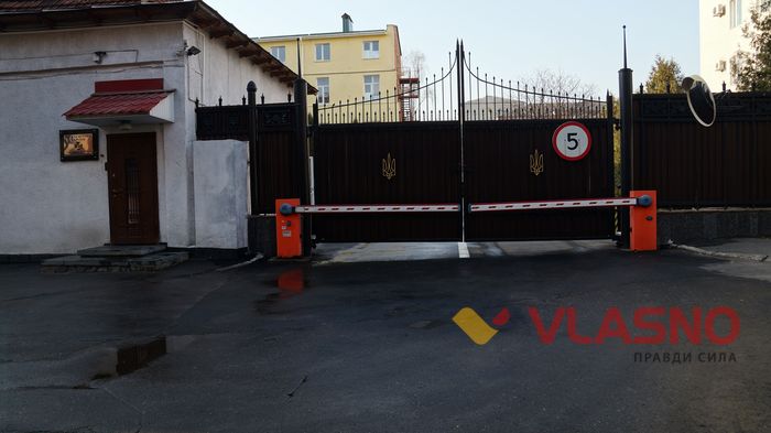 Безсонна ніч під СБУ: активісти готуються до пікету Вінницької ОДА (ФОТО) 
