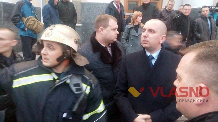 Юрій Педос біля Вінницької ОДА фото