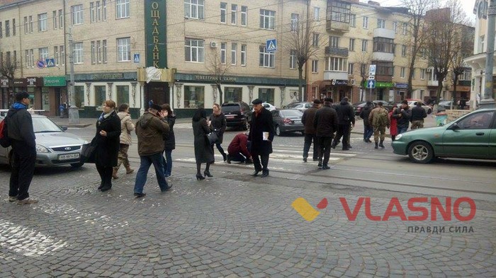 перекрили дорогу біля облради у Вінниці фото