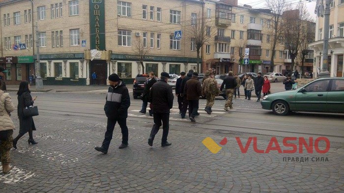 перекрили дорогу біля облради у Вінниці фото