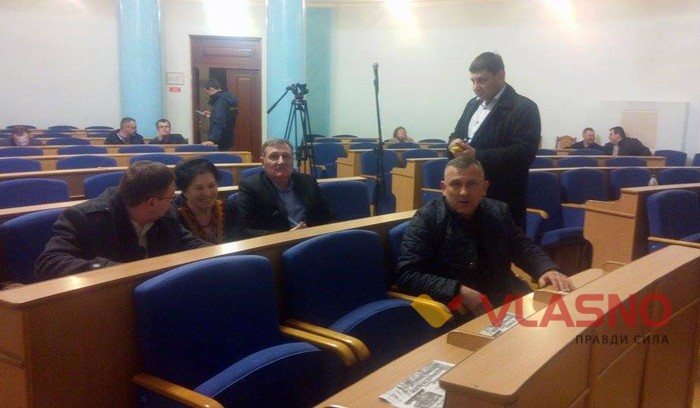 погасили шини під Вінницькою ОДА фото
