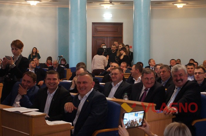 лялькова вистава на сесії Вінницької облради фото
