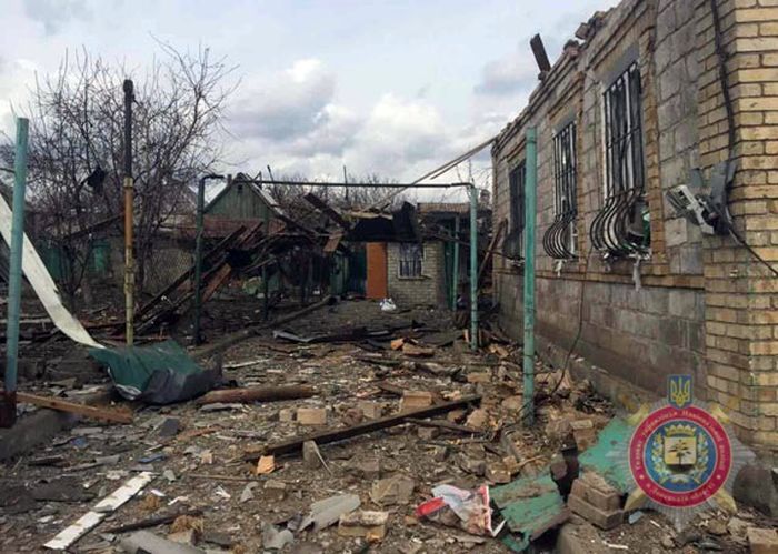 обстріляли будинки в Авдіївці фото
