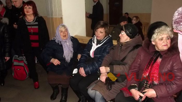 оштрафована за торгівлю яблуками бабуся Надія Паненко фото