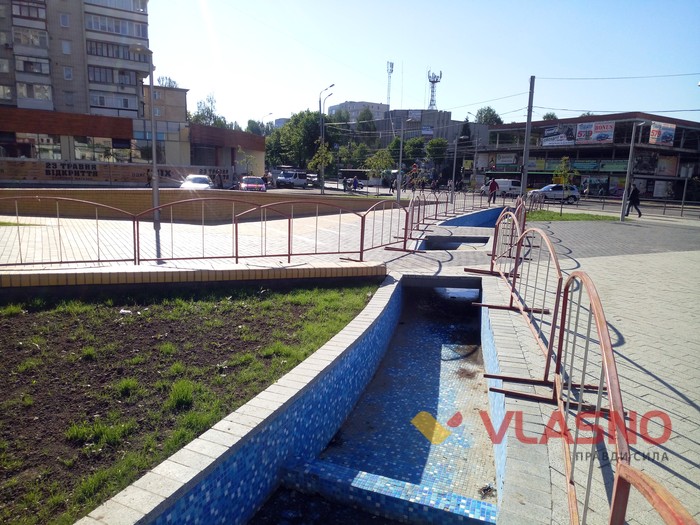 фонтан на вулиці Космонавтів у Вінниці фото