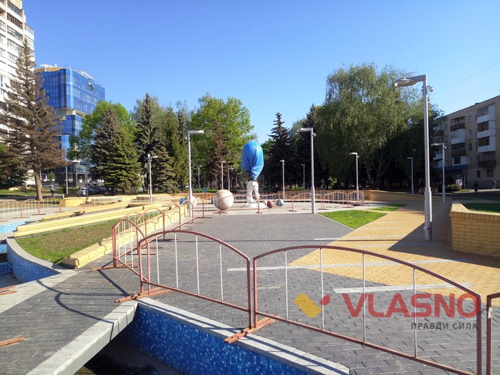 фонтан на вулиці Космонавтів у Вінниці фото