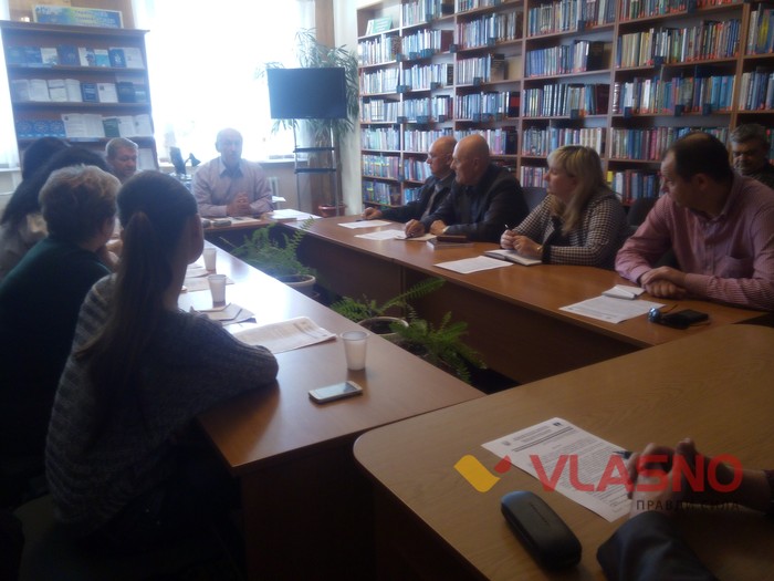 круглий стіл у День пам'яті жертв політичних репресій фото
