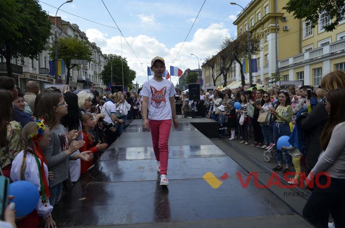 модний показ для дітей АТОвців фото