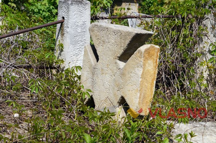  http://vlasno.info/spetsproekti/2/tourism/item/17896-yevreiski-nadhrobky-nad-dnistrom-zberihaiut-stolitni-taiemnytsi-foto