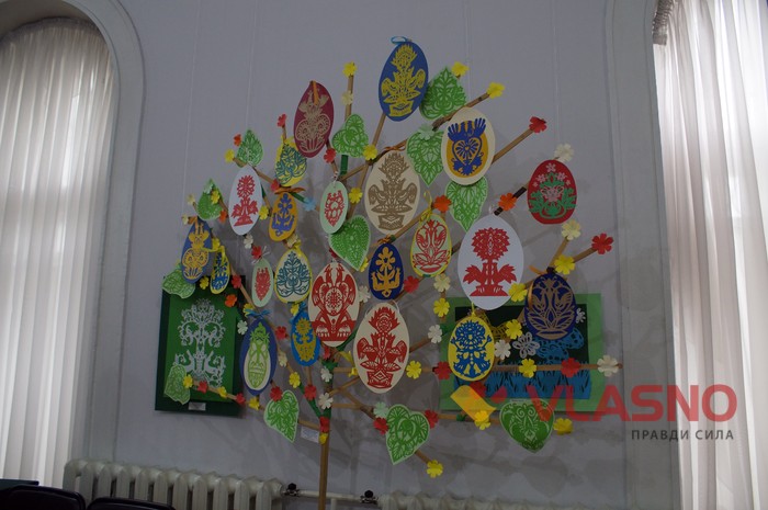 великоднє дерево-витинанка фото