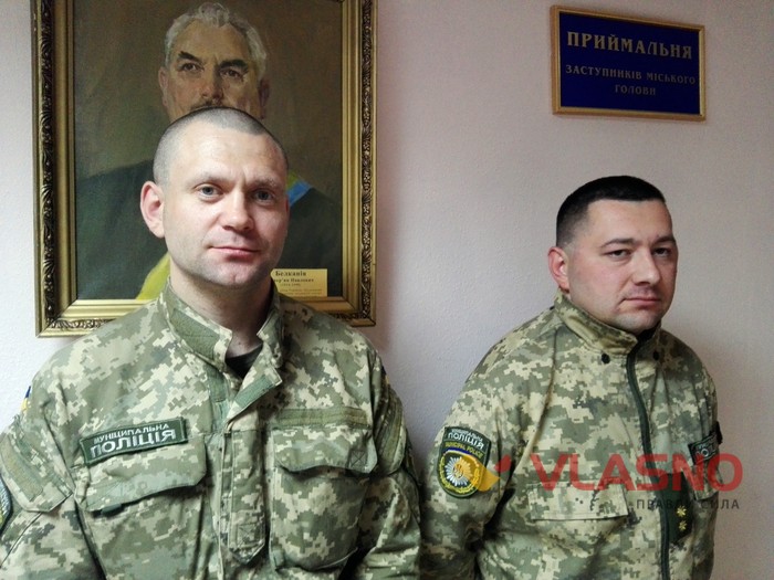 Інспектори вінницької муніципальної поліції Андрій Шумлянський (праворуч) та Вадим Овод фото