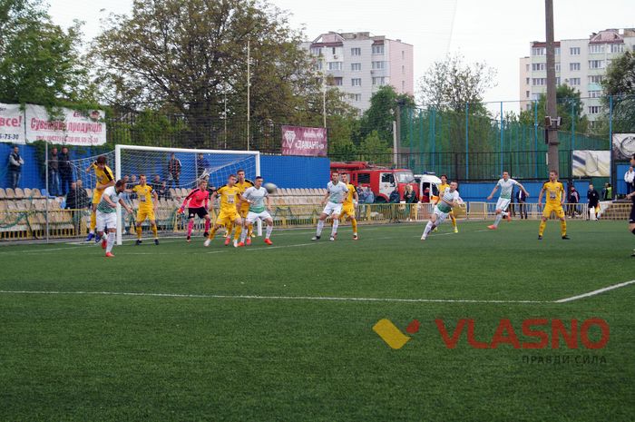 футбольний матч "Нива" - "Рух" фото