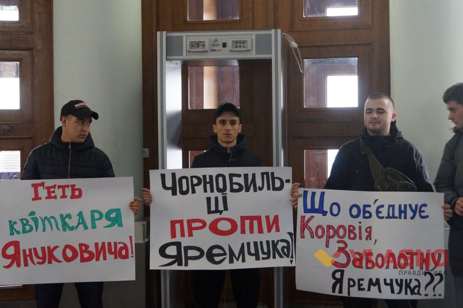 Вінницькі депутати влаштували акцію протесту проти скандального колеги 