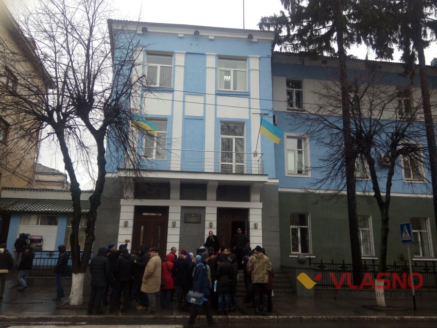 Вінницькі активісти пікетували поліцію та вимагали звільнити затриманих добровольців 