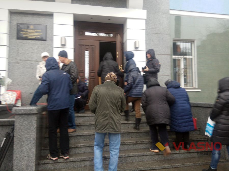 Вінницькі активісти пікетували поліцію та вимагали звільнити затриманих добровольців 