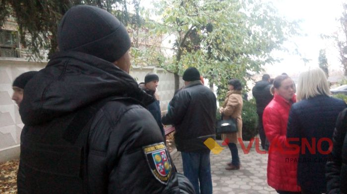 На Вінниччині п'яна жінка вдарила в око поліцейського: він осліп, суд відпустив підозрювану 