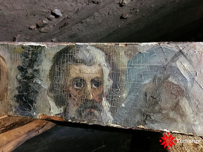 біблійні розписи на горищі школи фото