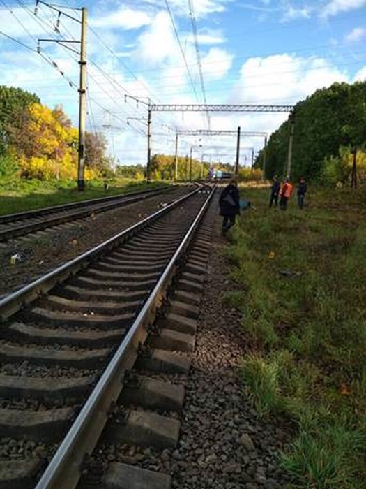 загинула під колесами потягу фото