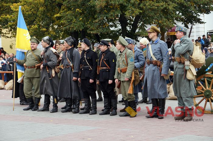 Вибухи, постріли та епічні баталії: у Вінниці «билися» чотири «армії»