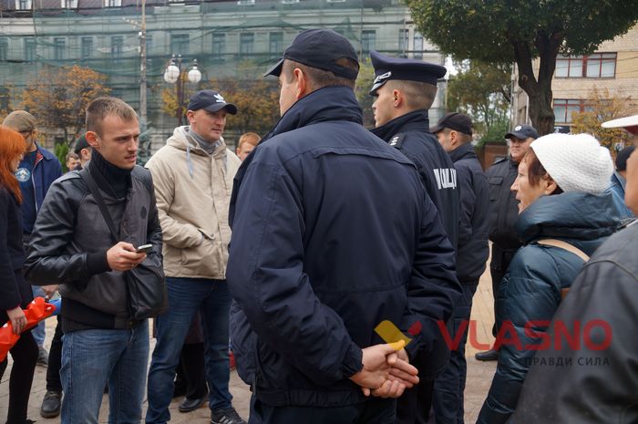 http://vlasno.info/politika/gromada/aktsiji/item/20268-ozbroiuvatys-ta-zakhyshchaty-kobzaria-na-vinnytskomu-viche-hovoryly-pro-pam-iatnyky-ta-samooboronu