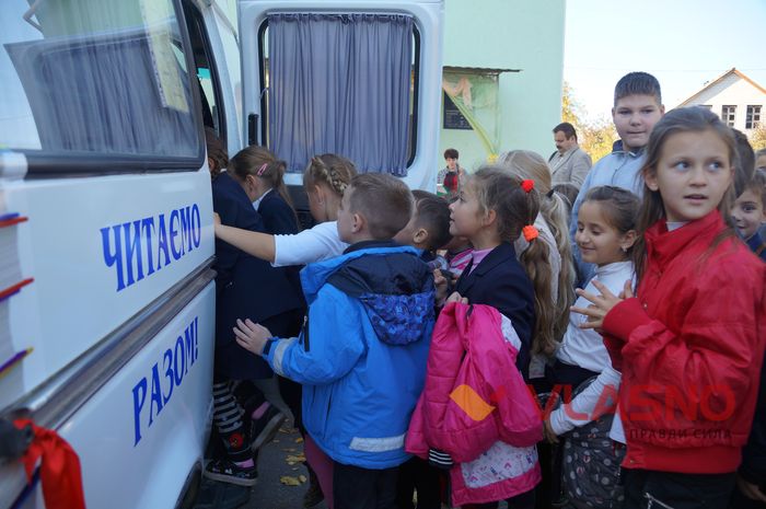 Унікальну бібліотеку на колесах розробили на Вінниччині