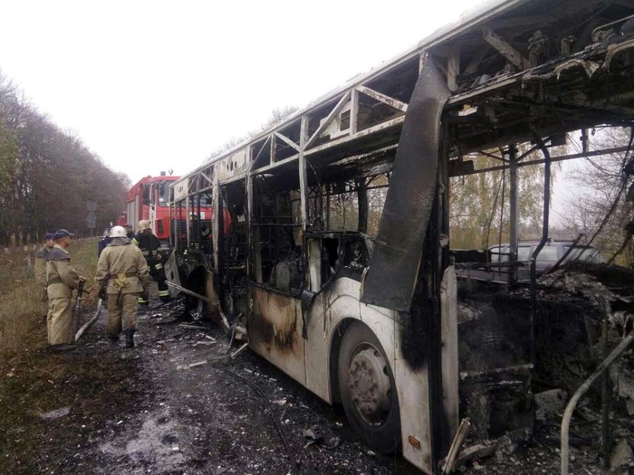 згорів автобус у селі Кароліна на Немирівщині фото