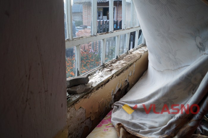 пошкоджений після вибухів будинок на Калинівщині фото