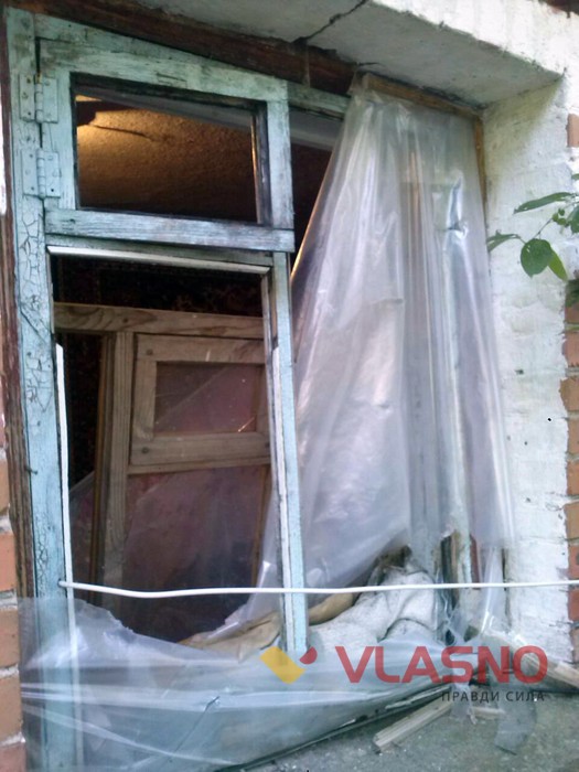 пошкоджений після вибухів будинок на Калинівщині фото
