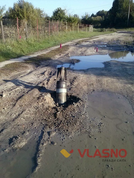 пошкоджений після вибухів будинок на Калинівщині фото