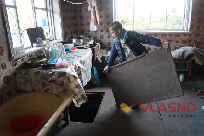 пошкоджений після вибухів будинок на Калинівщині фото