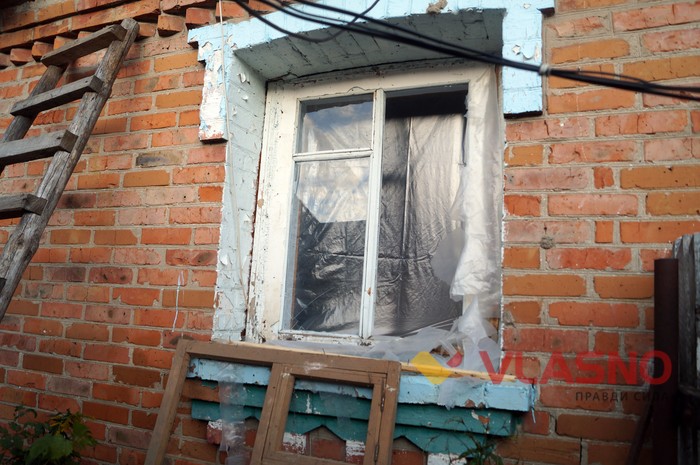 пошкоджений після вибухів будинок на Калинівщині фото