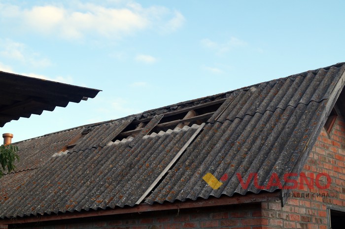 пошкоджений після вибухів будинок на Калинівщині фото