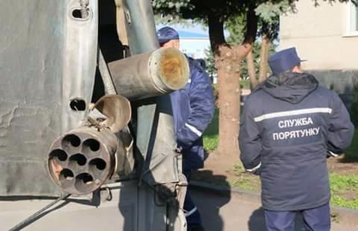 піротехніки виявляють вибухонебезпечні предмети фото