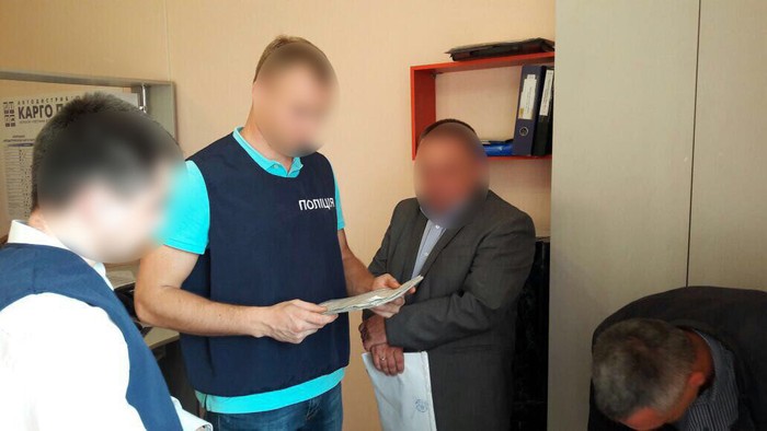 пов'язали на хабарі вінницьких чиновників фото