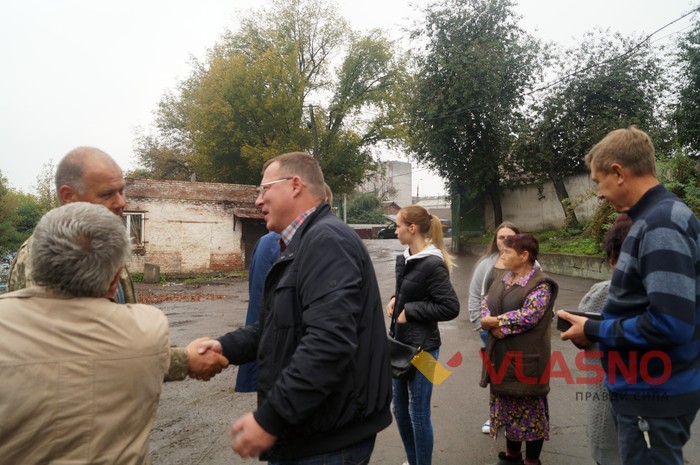 сміттєзвалище під будинком у Вінниці фото