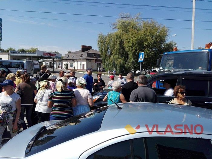 У Вінниці через кладовище перекрили три дороги  