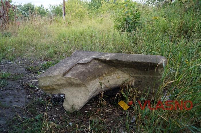 сміттєзвалище на цвинтарі фото