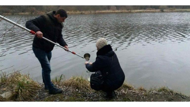На Вінниччині екологи перевіряли Південний Буг на забруднення нафтопродуктами