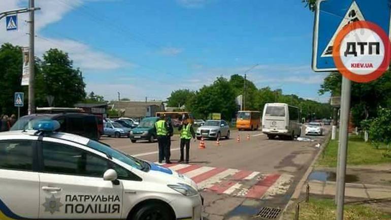 У Борисполі двоє малолітніх дівчаток, що каталися на роликах потрапили під колеса автобуса