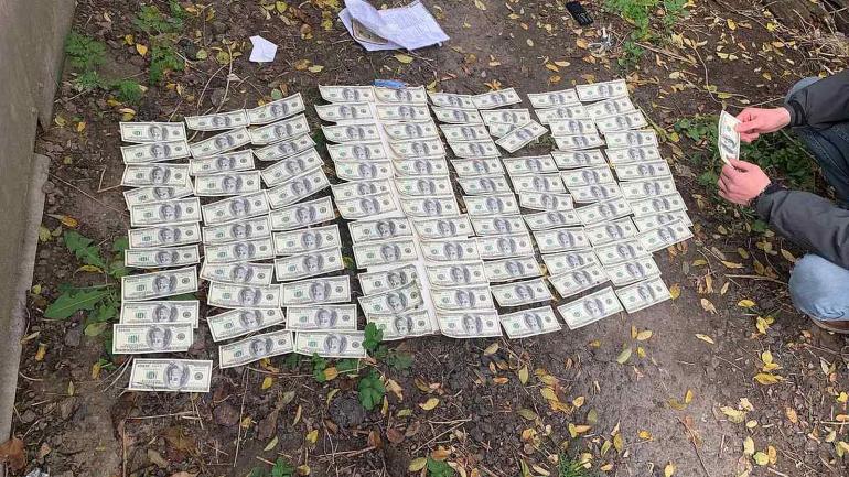 На Вінниччині голова ОТГ отримав понад 10 тисяч доларів хабаря