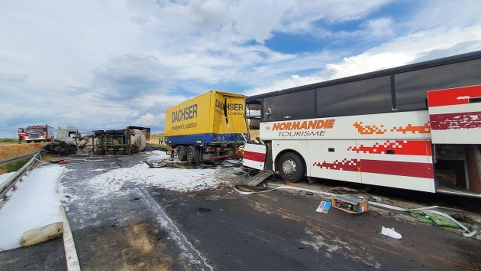 У Польщі автобус з українцями зіштовхнувся з двома вантажівками