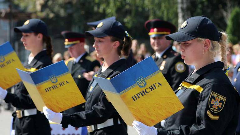 У центрі Вінниці Юні рятувальники склали присягу