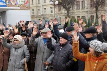 Бочки з дровами, теплі ковдри, гарячий чай &ndash; вінницьке віче готується до річниці Майдану 