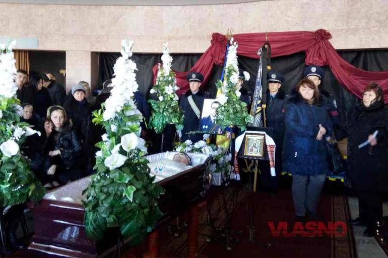 Під мирним небом Вінниці прощалися з майором міліції Денисом Жембровським