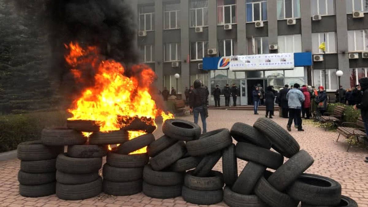 Жителі Кривого Рогу палили шини, вимагаючи включити опалення