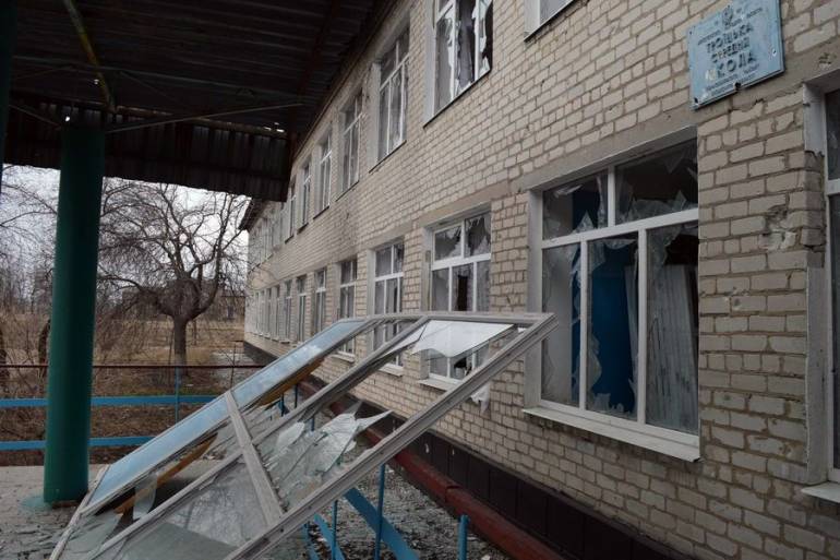 Під обстріл бойовиків потрапила загальноосвітня школа