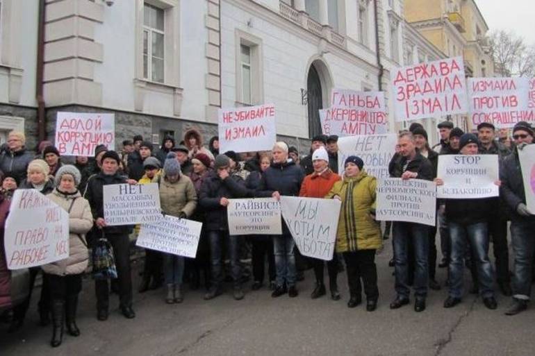 Працівники трьох морських портів Одещини мітингують під стінами АМПУ