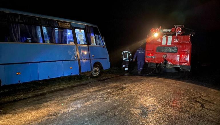 На Вінниччині два автобуси з пасажирами злетіли з дороги