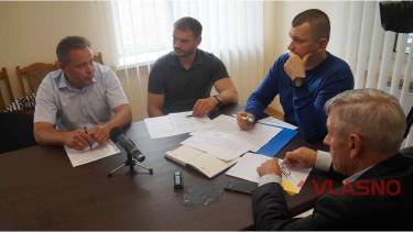 Смердюча вода у вінницьких квартирах: депутати шукали винних(ФОТО)